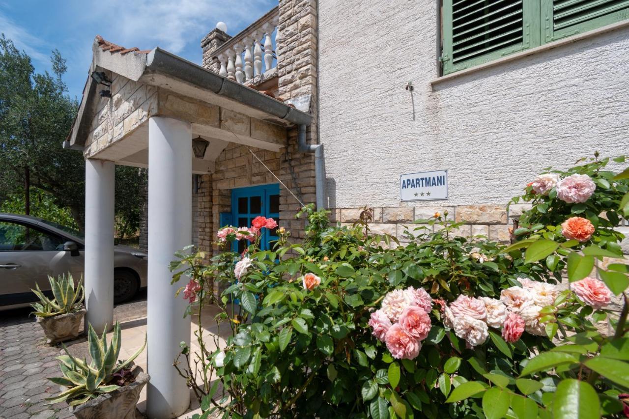 Apartments And Rooms By The Sea Mrljane, Pasman - 327 Nevidane Bagian luar foto