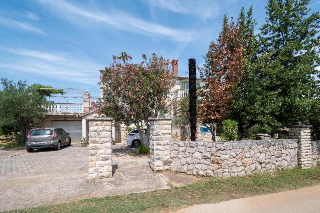 Apartments And Rooms By The Sea Mrljane, Pasman - 327 Nevidane Bagian luar foto